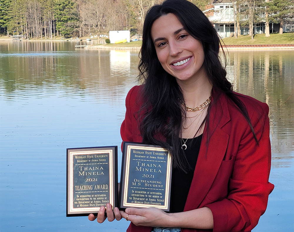 Thaina Minela with award