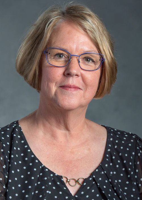 Julie Chapin headshot