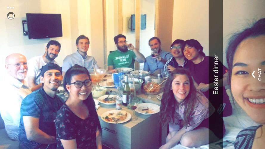 Group shot of faculty and students eating a meal together.