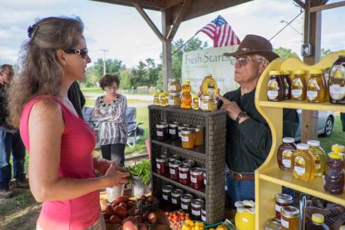 Sarah Nicholls, MSU, talks with Carl Craft of Bunkerhill Bean Farm